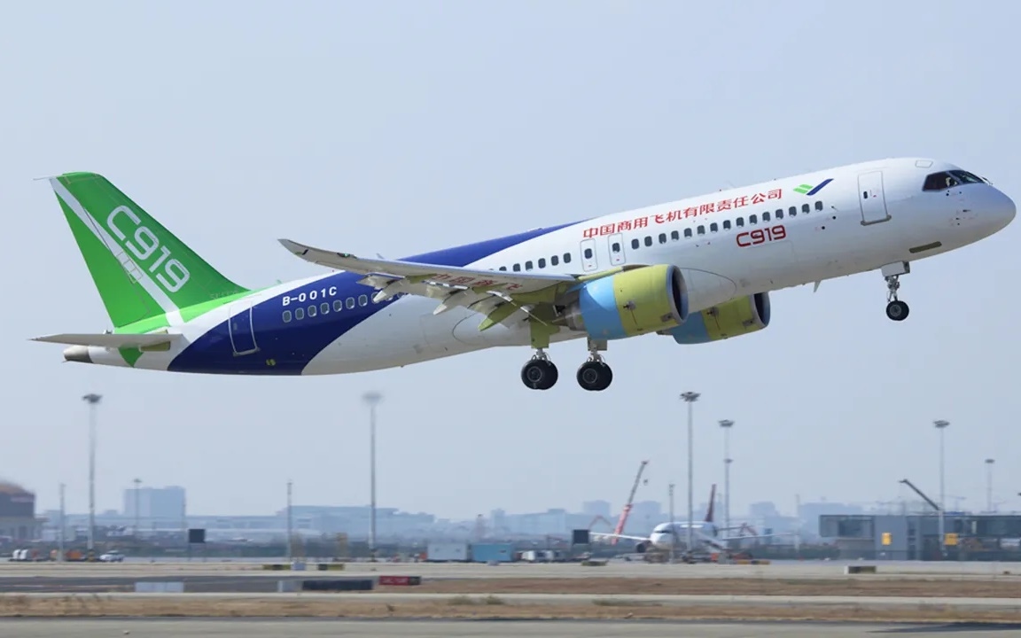 Máy bay thương mại nội địa đầu tiên của Trung Quốc ra mắt